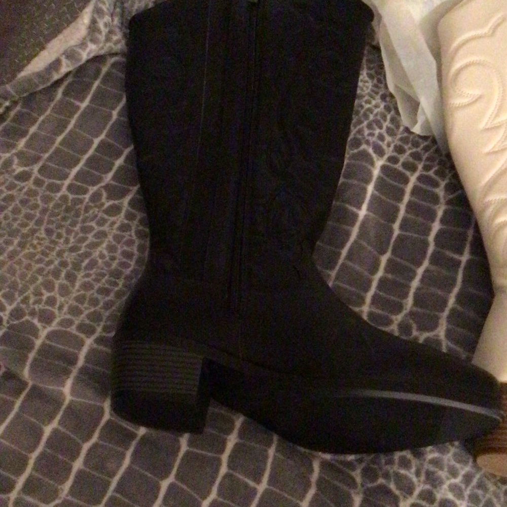Chic Black Heeled cowboy boots for women